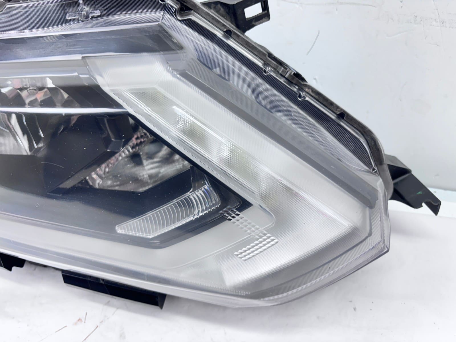 2017-2020 Nissan Rogue Halogen LED Front Right Headlight - Image 9