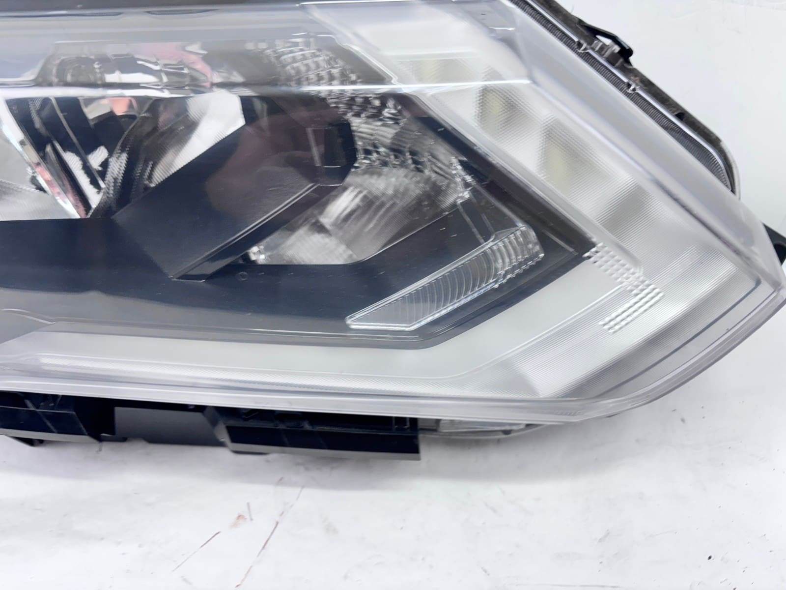 2017-2020 Nissan Rogue Halogen LED Front Right Headlight - Image 10