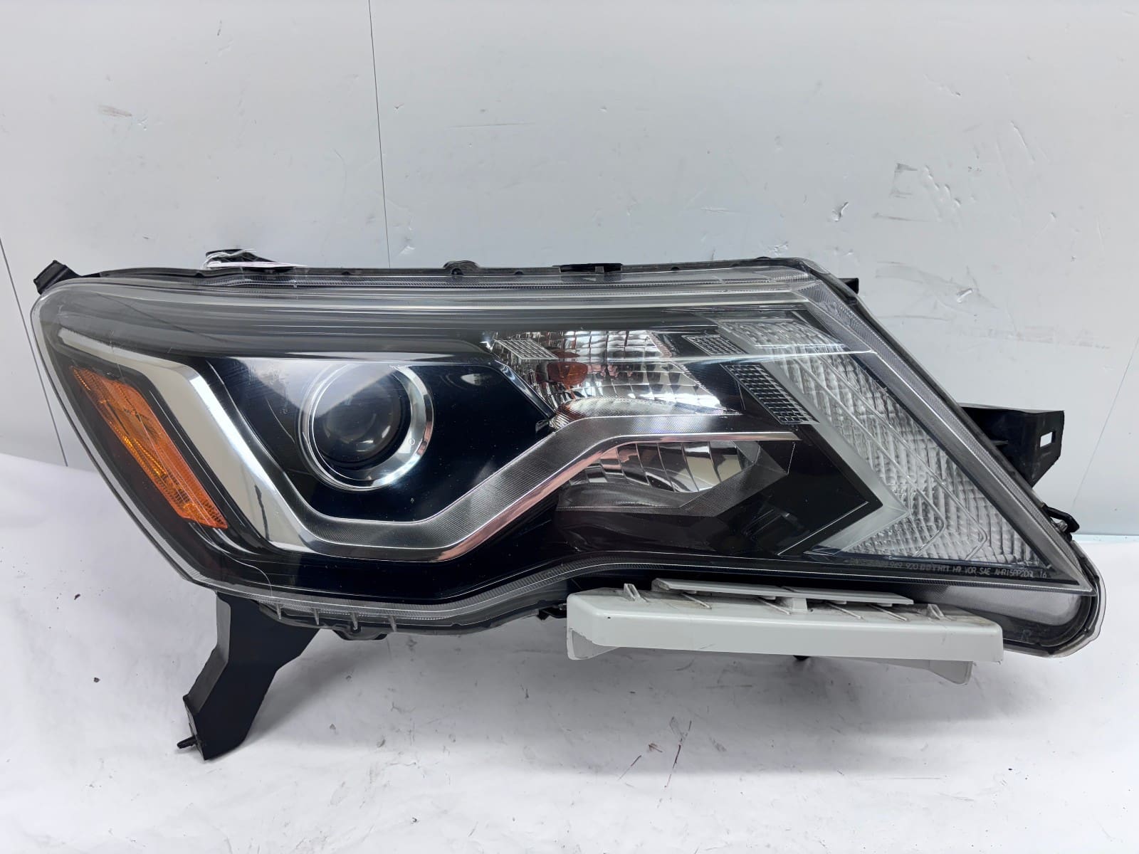 2017-20 Nissan Pathfinder Halogen Front Right Headlight