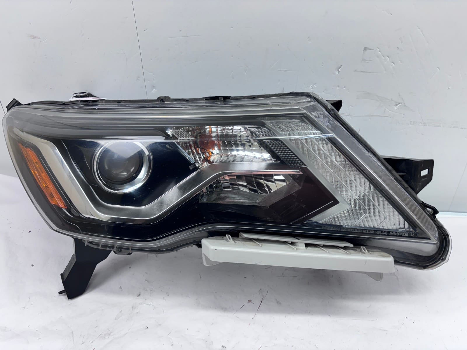 2017-20 Nissan Pathfinder Halogen Front Right Headlight - Image 2