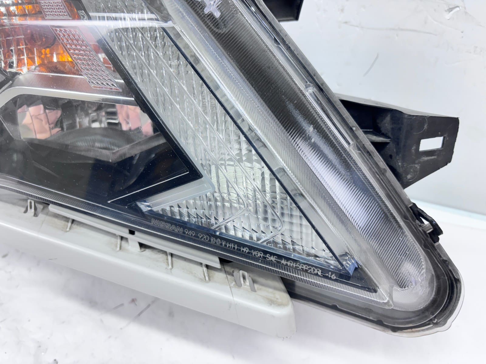 2017-20 Nissan Pathfinder Halogen Front Right Headlight - Image 8