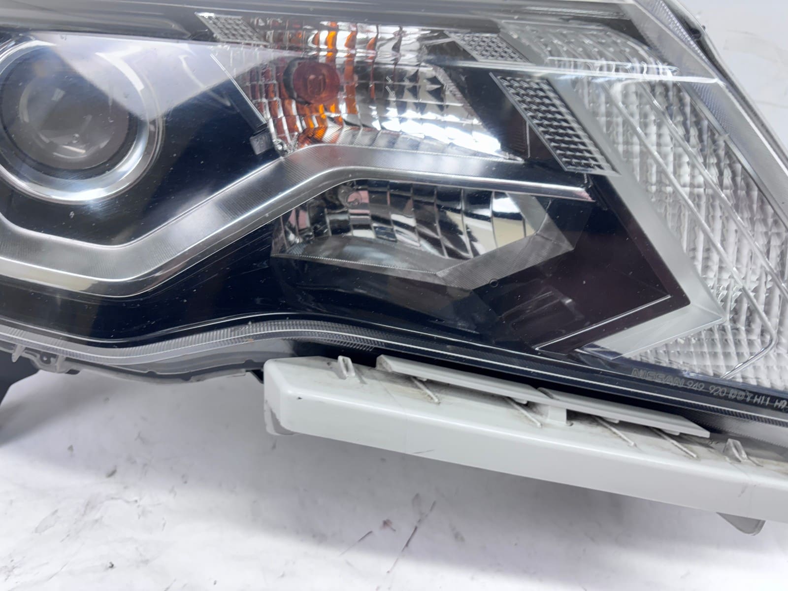 2017-20 Nissan Pathfinder Halogen Front Right Headlight - Image 12