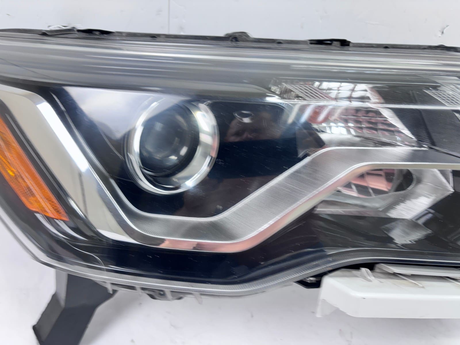 2017-20 Nissan Pathfinder Halogen Front Right Headlight - Image 13