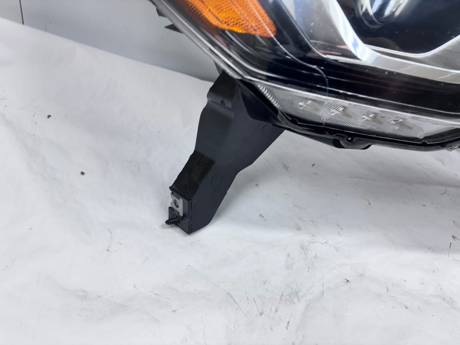 2017-20 Nissan Pathfinder Halogen Front Right Headlight - Image 14