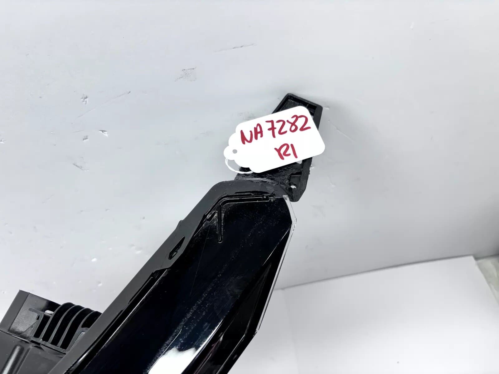 USED 2022-24 Nissan Pathfinder Front Left LED OEM Headlight - Image 2