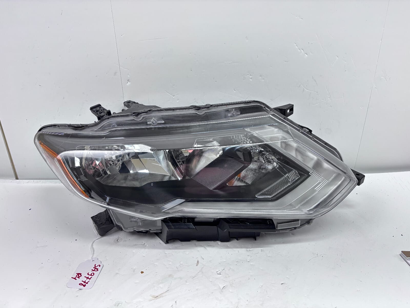 2017-2020 Nissan Rogue Halogen LED Front Right OEM Headlight