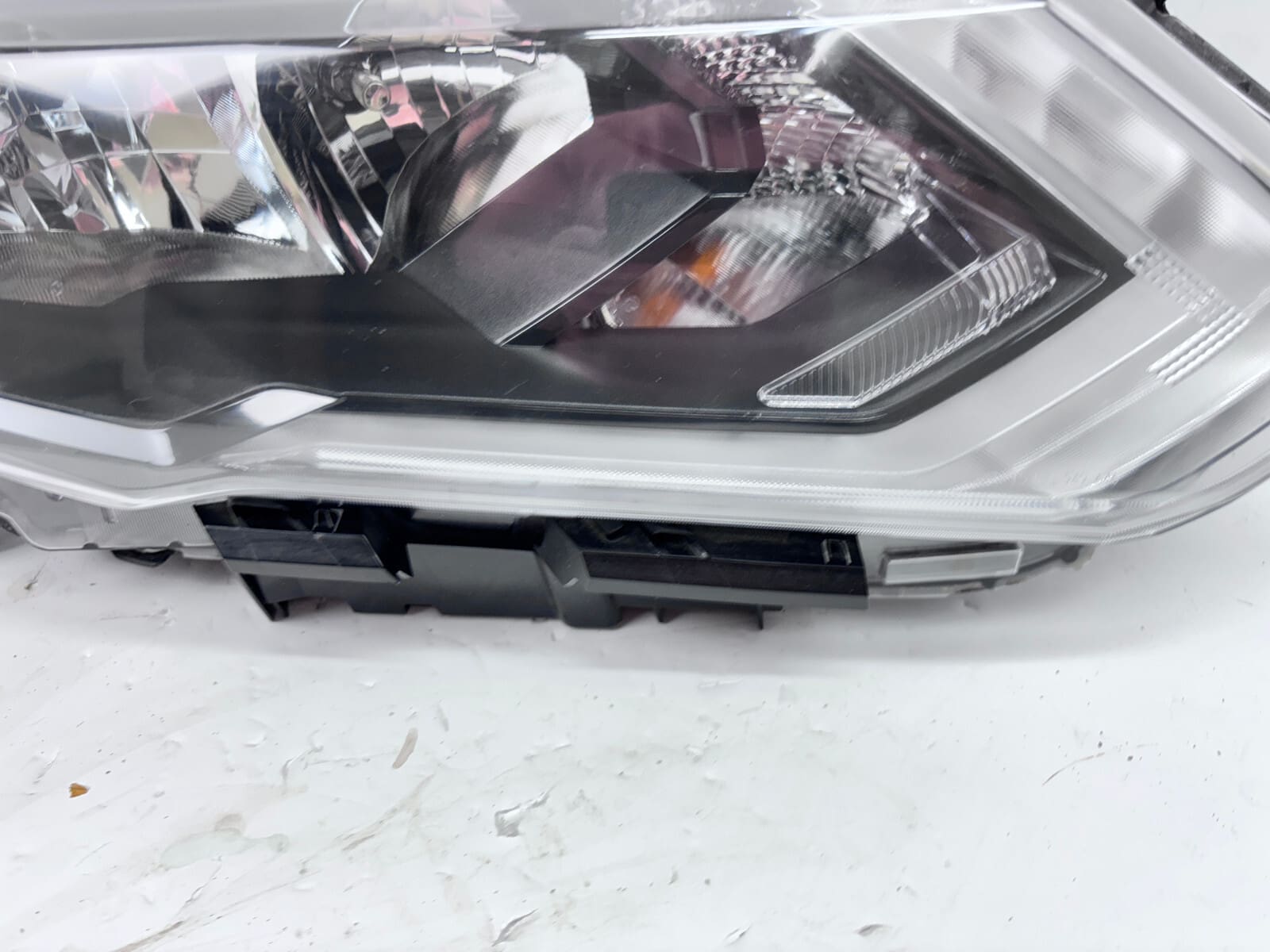 2017-2020 Nissan Rogue Halogen LED Front Right OEM Headlight - Image 8