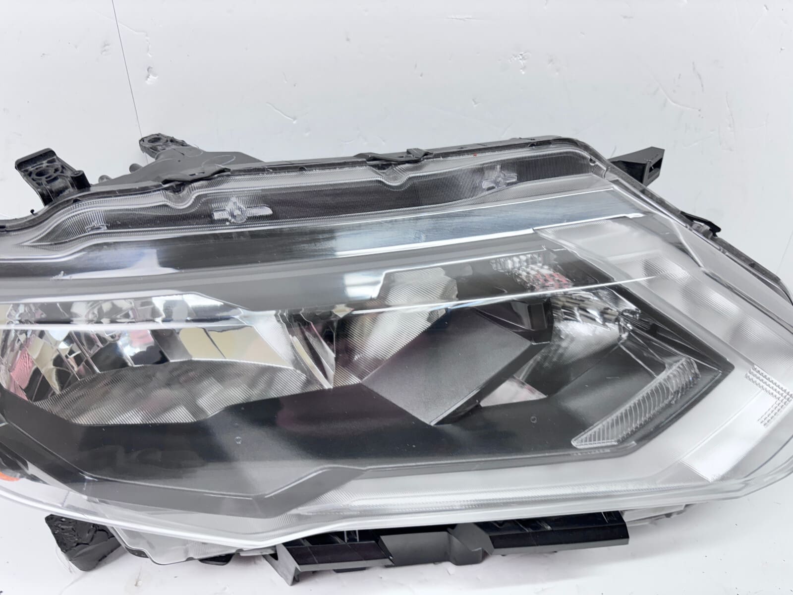 2017-2020 Nissan Rogue Halogen LED Front Right OEM Headlight - Image 9