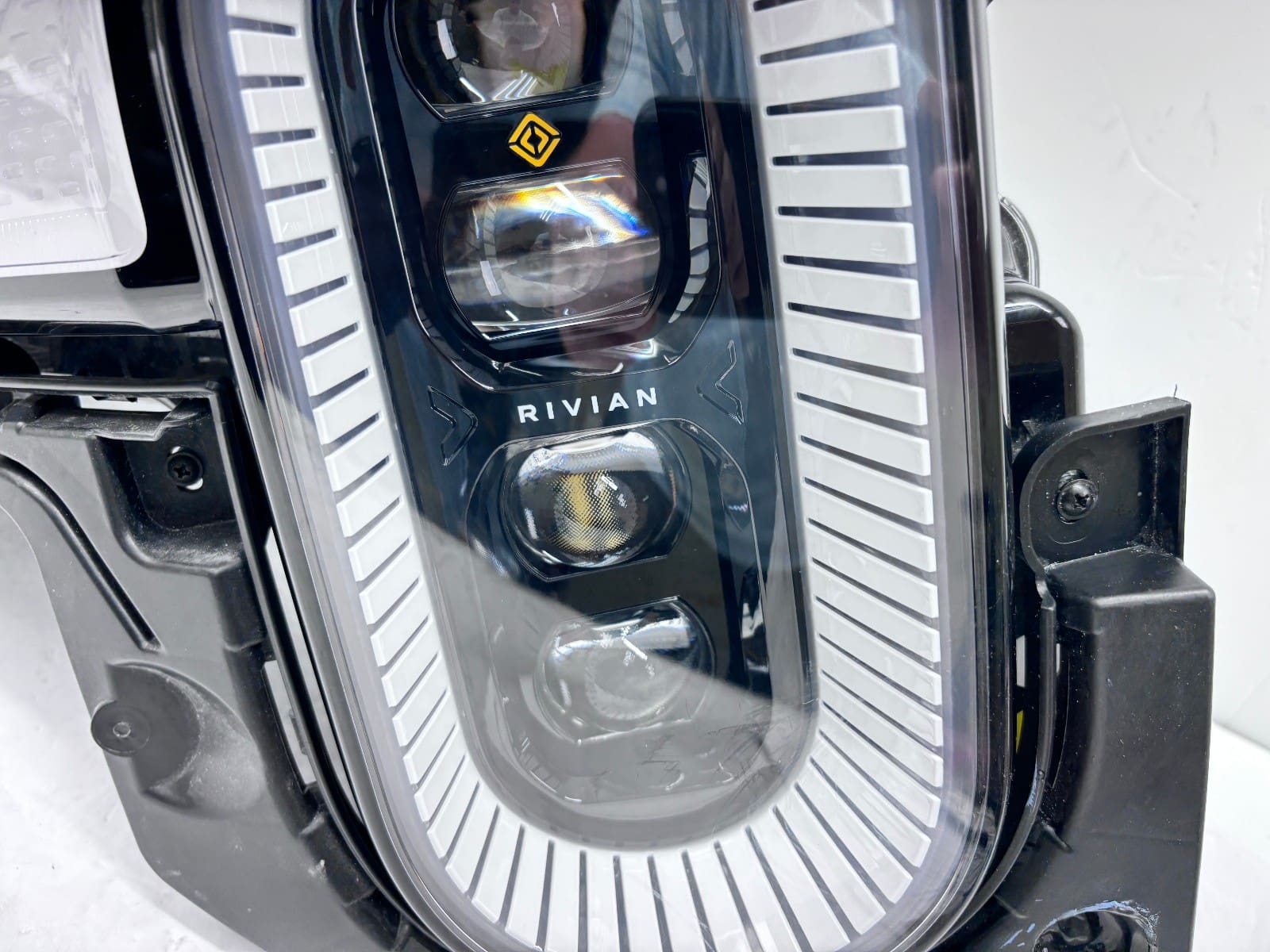 2021-2023 Rivian R1T LED Front Right OEM Headlight GMM92102010 - Image 5