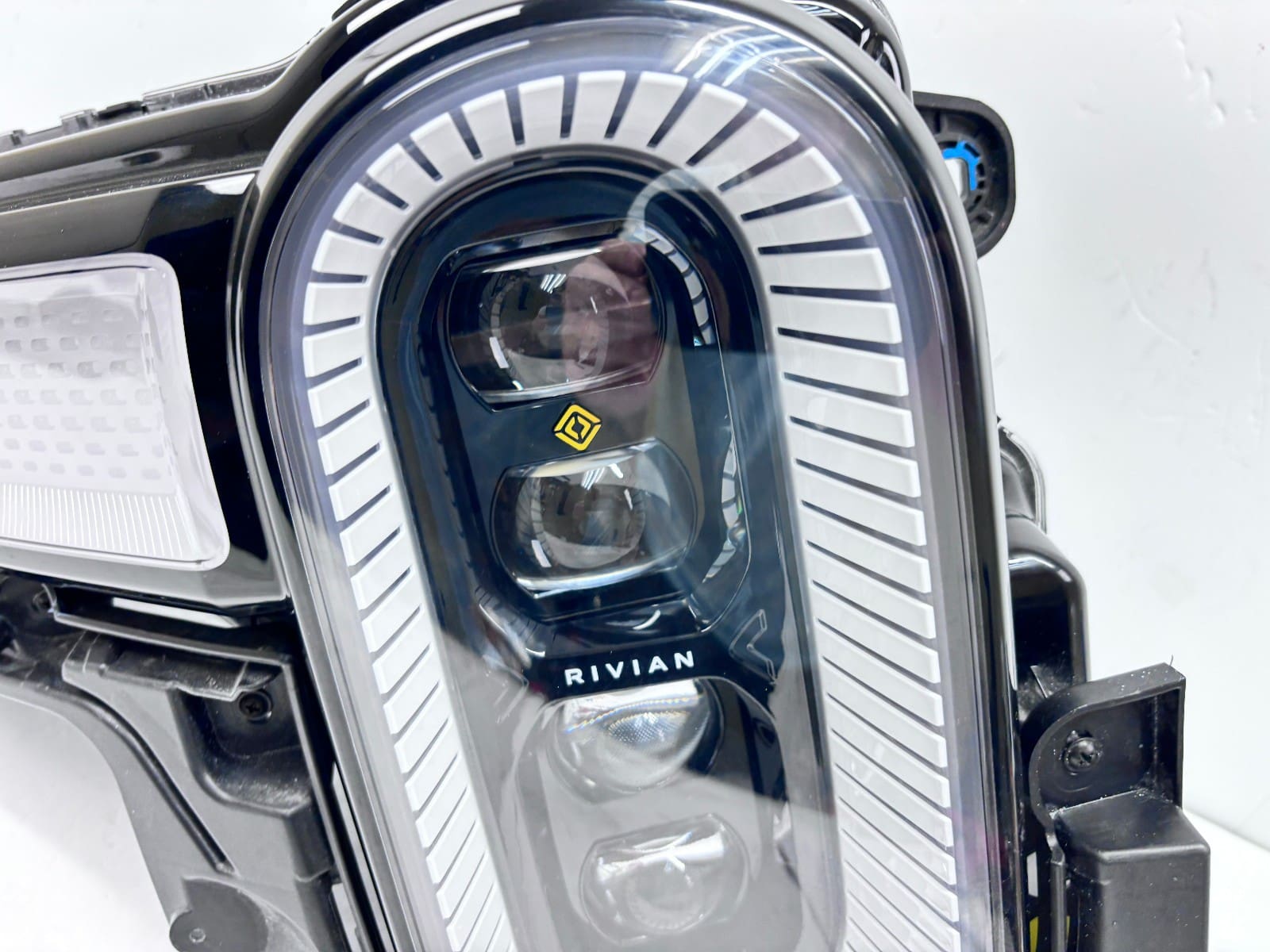 2021-2023 Rivian R1T LED Front Right OEM Headlight GMM92102010 - Image 6