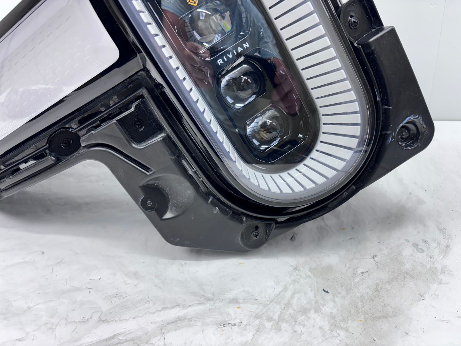 2021-2023 Rivian R1T LED Front Right OEM Headlight GMM92102010 - Image 19