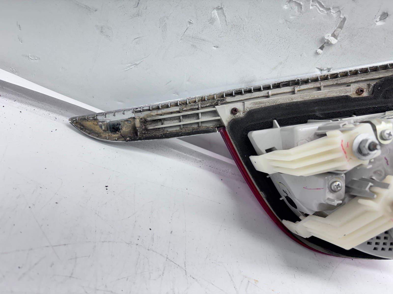 2012-17 Buick Verano Halogen Rear Left Inner OEM Tail Light 22985775 - Image 11