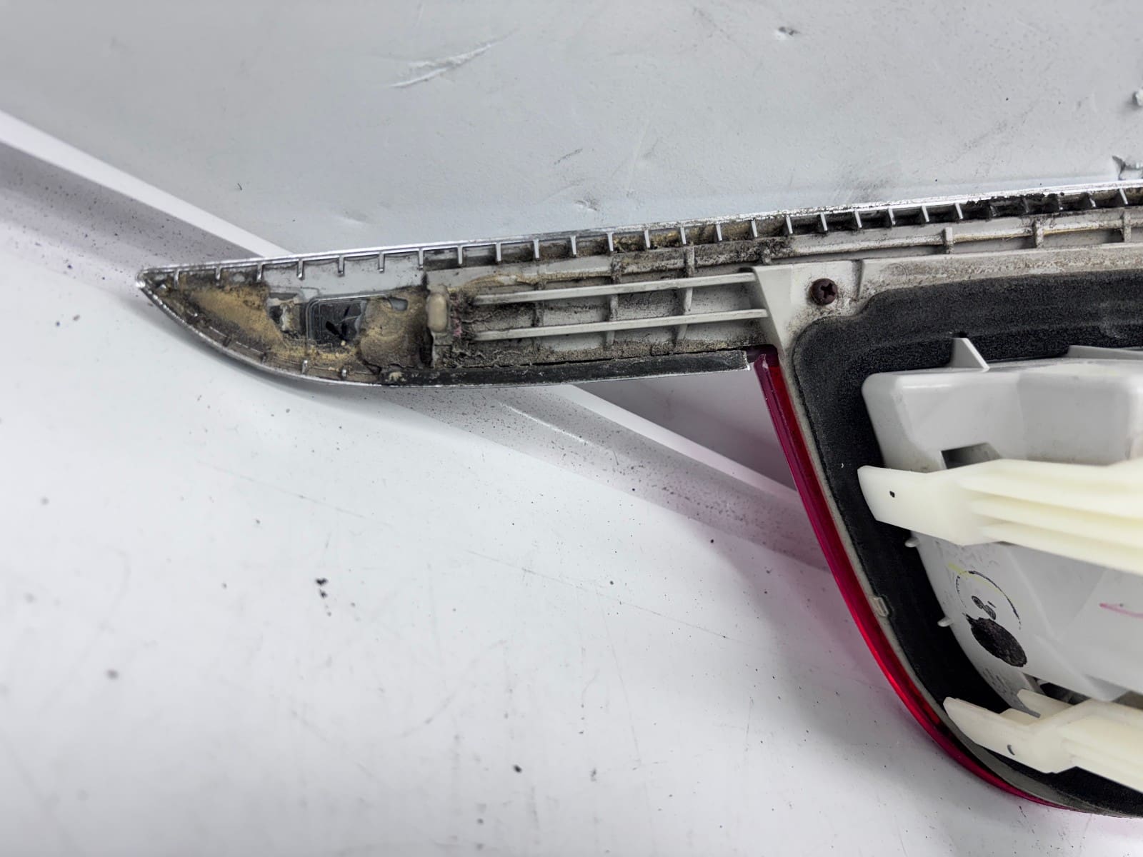 2012-17 Buick Verano Halogen Rear Left Inner OEM Tail Light 22985775 - Image 12
