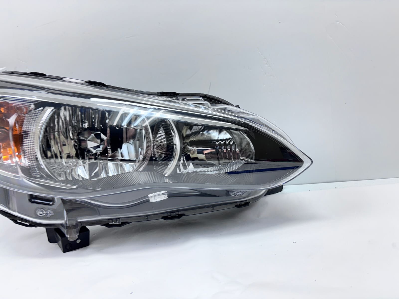 2017-2023 Subaru Impreza; Crosstrek Halogen Right OEM Headlight - Image 2