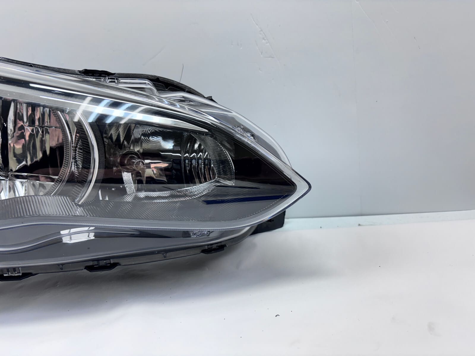 2017-2023 Subaru Impreza; Crosstrek Halogen Right OEM Headlight - Image 3