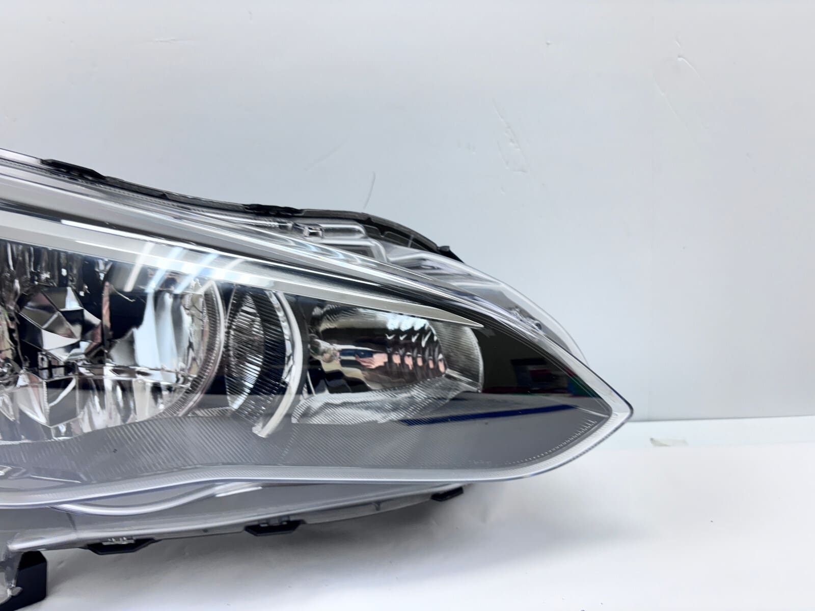 2017-2023 Subaru Impreza; Crosstrek Halogen Right OEM Headlight - Image 4