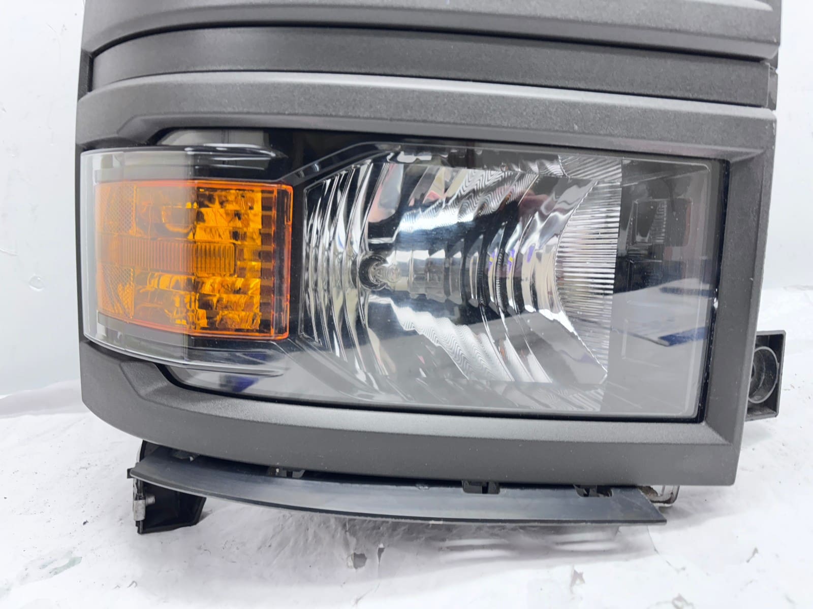 2014-15 Chevy Silverado 1500 Halogen Front Right OEM Headlight 23172785 - Image 5