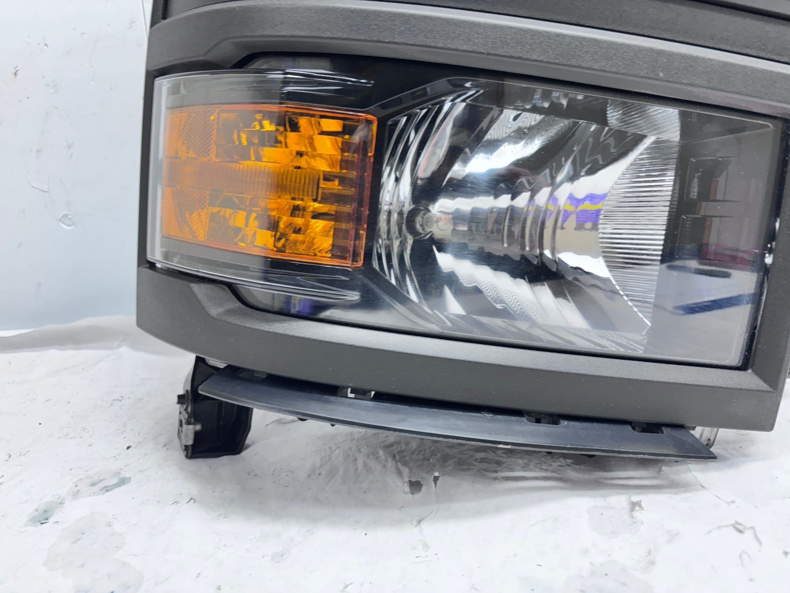 2014-15 Chevy Silverado 1500 Halogen Front Right OEM Headlight 23172785 - Image 6