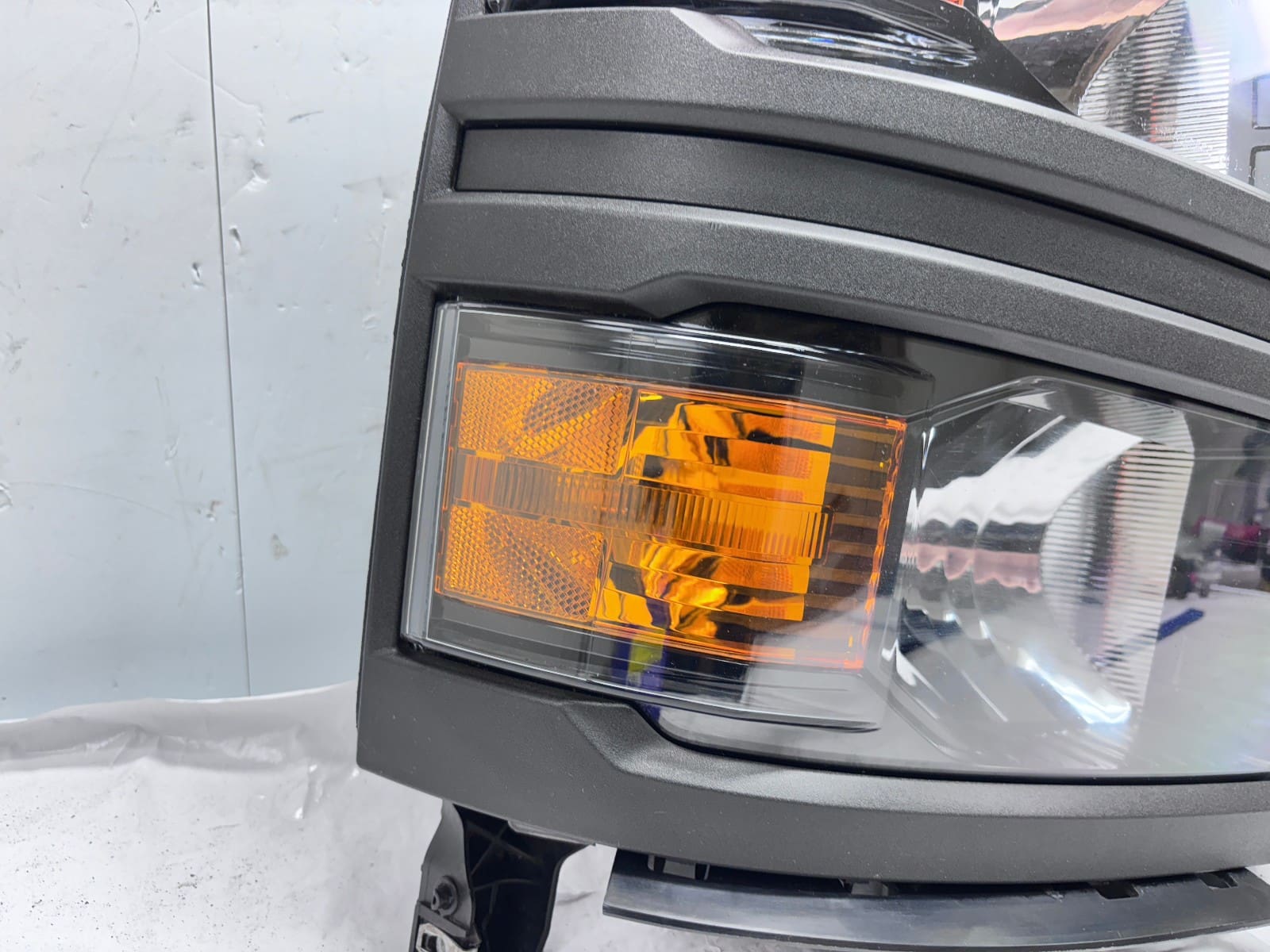 2014-15 Chevy Silverado 1500 Halogen Front Right OEM Headlight 23172785 - Image 9