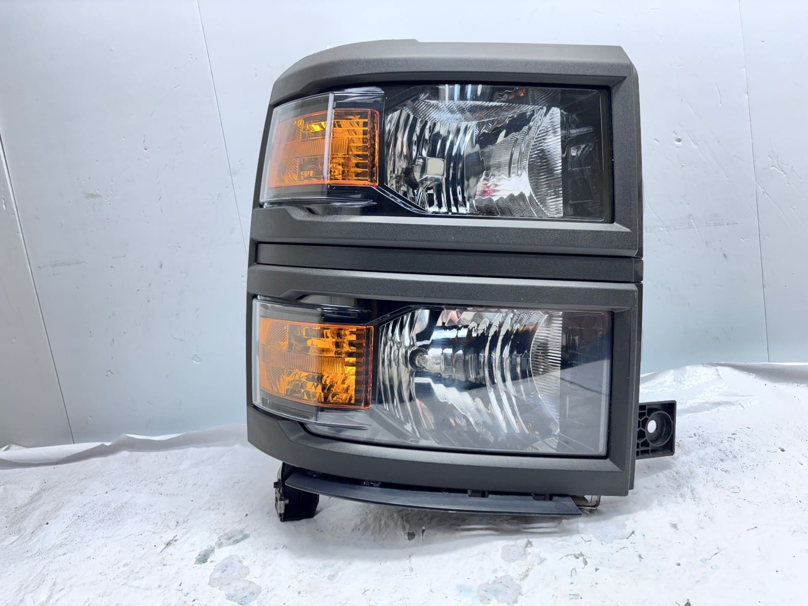 2014-15 Chevy Silverado 1500 Halogen Front Right OEM Headlight 23172785 - Image 14