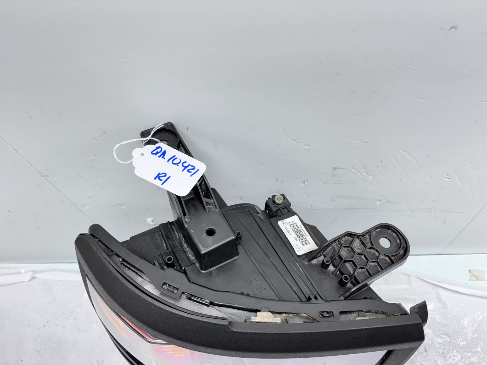 2014-15 Chevy Silverado 1500 Halogen Front Right OEM Headlight 23172785 - Image 15