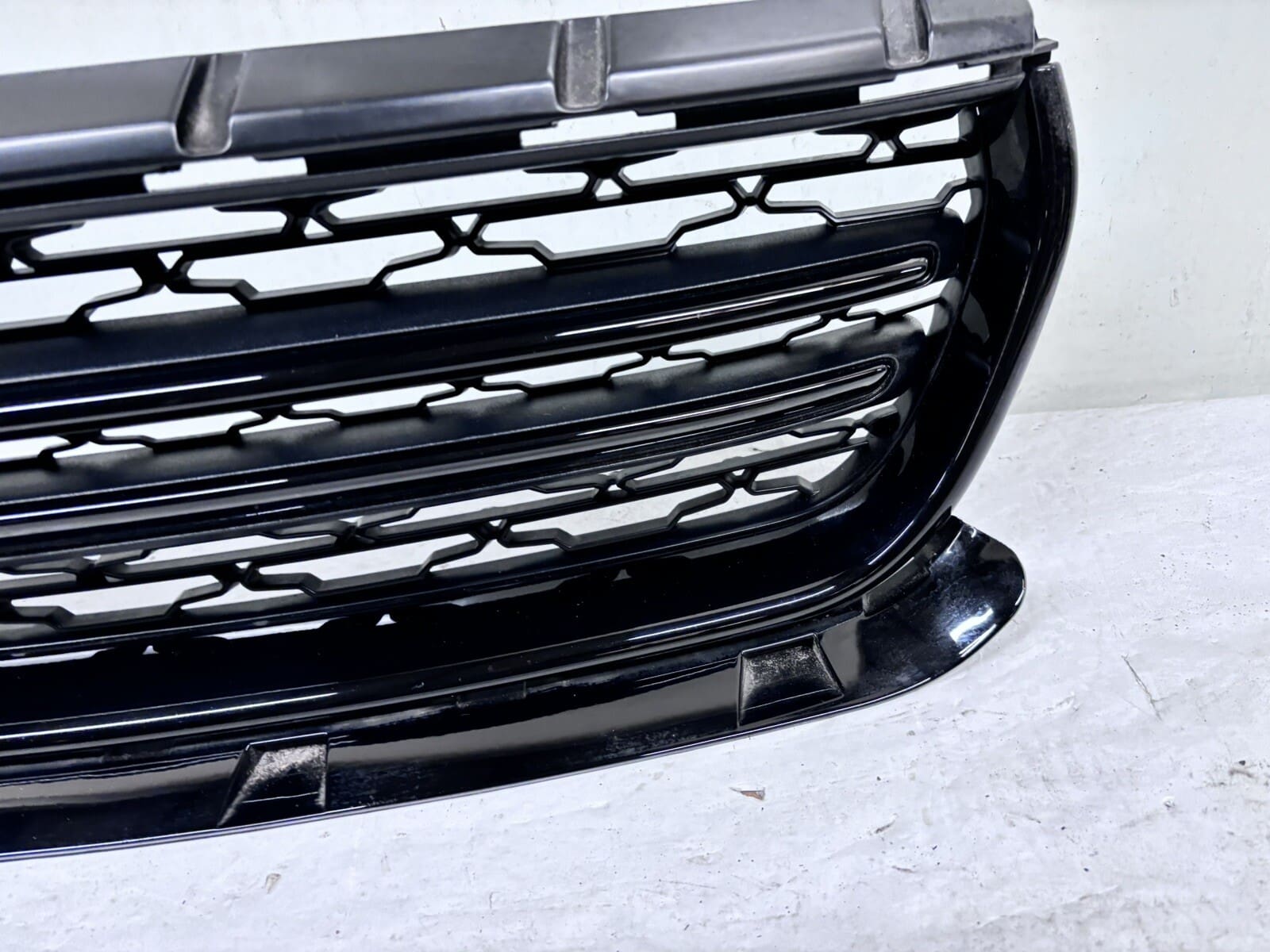 2015-2022 Dodge Charger Front Grille OEM Genuine 9403419 - Image 2