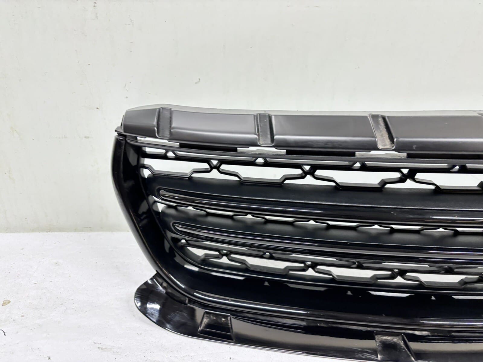 2015-2022 Dodge Charger Front Grille OEM Genuine 9403419 - Image 8