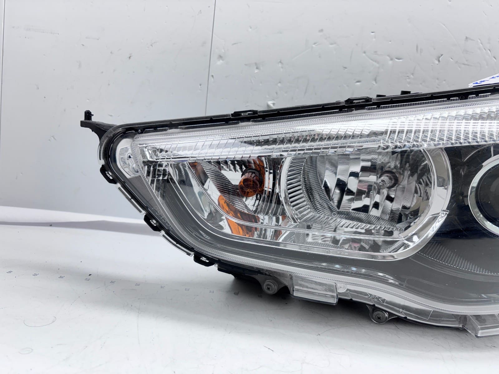 2011-19 MITSUBISHI OUTLANDER SPORT HALOGEN FRONT LEFT OEM HEADLIGHT 8301B595 - Image 2