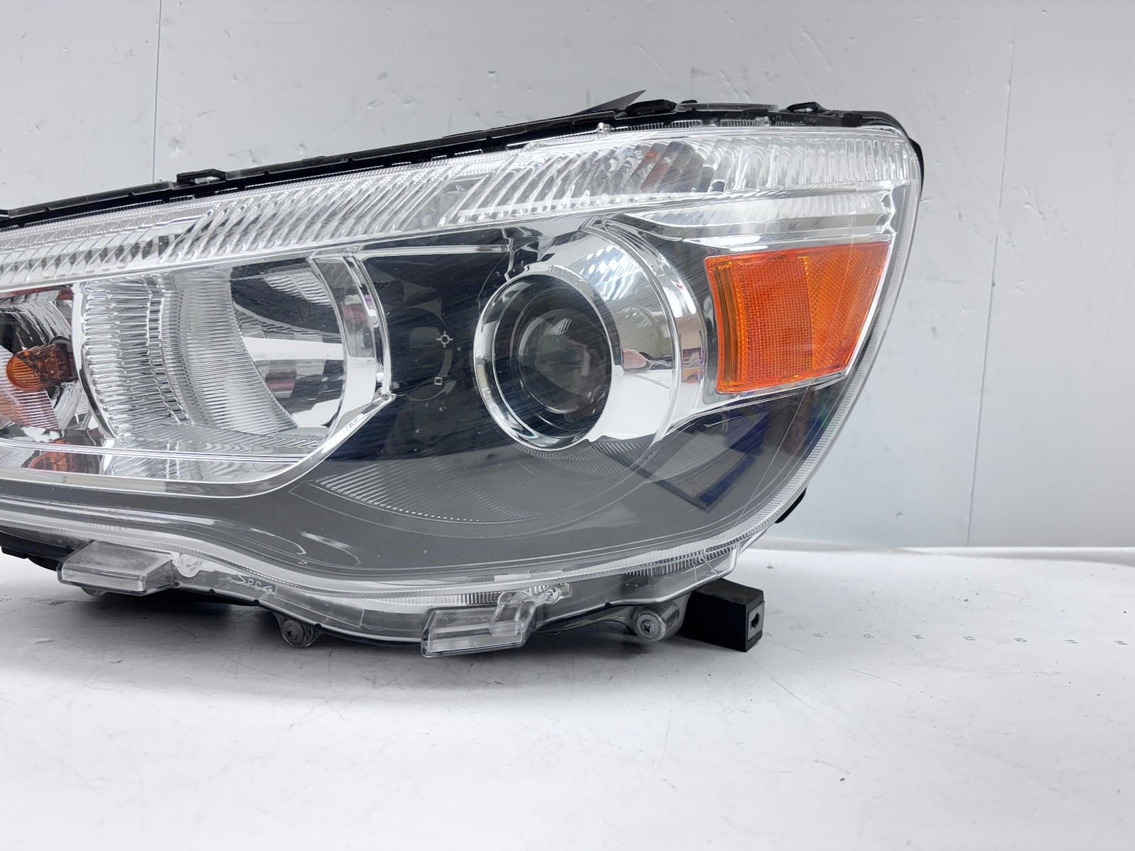 2011-19 MITSUBISHI OUTLANDER SPORT HALOGEN FRONT LEFT OEM HEADLIGHT 8301B595 - Image 6