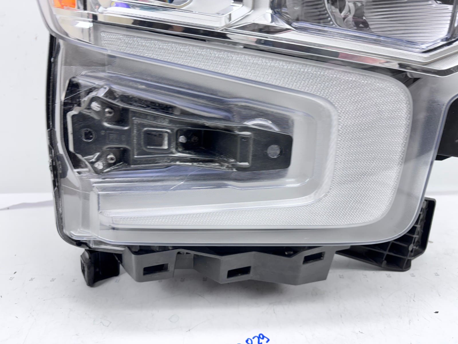 2022-24 Chevy Silverado 1500 LED Front Right OEM Headlight 87828578 - Image 9