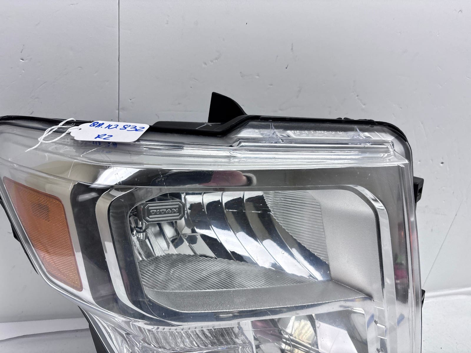 2016-19 Nissan Titan Halogen Front Right OEM Headlight 26010-EZ21A - Image 8