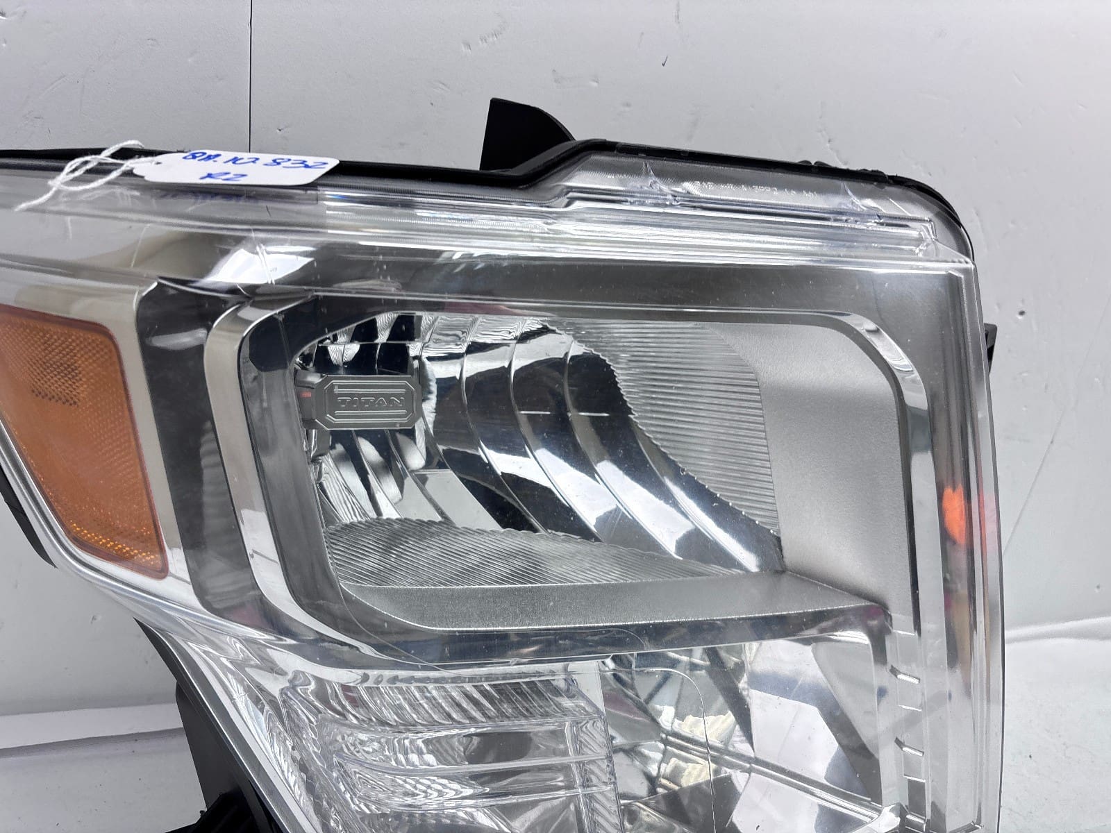 2016-19 Nissan Titan Halogen Front Right OEM Headlight 26010-EZ21A - Image 9