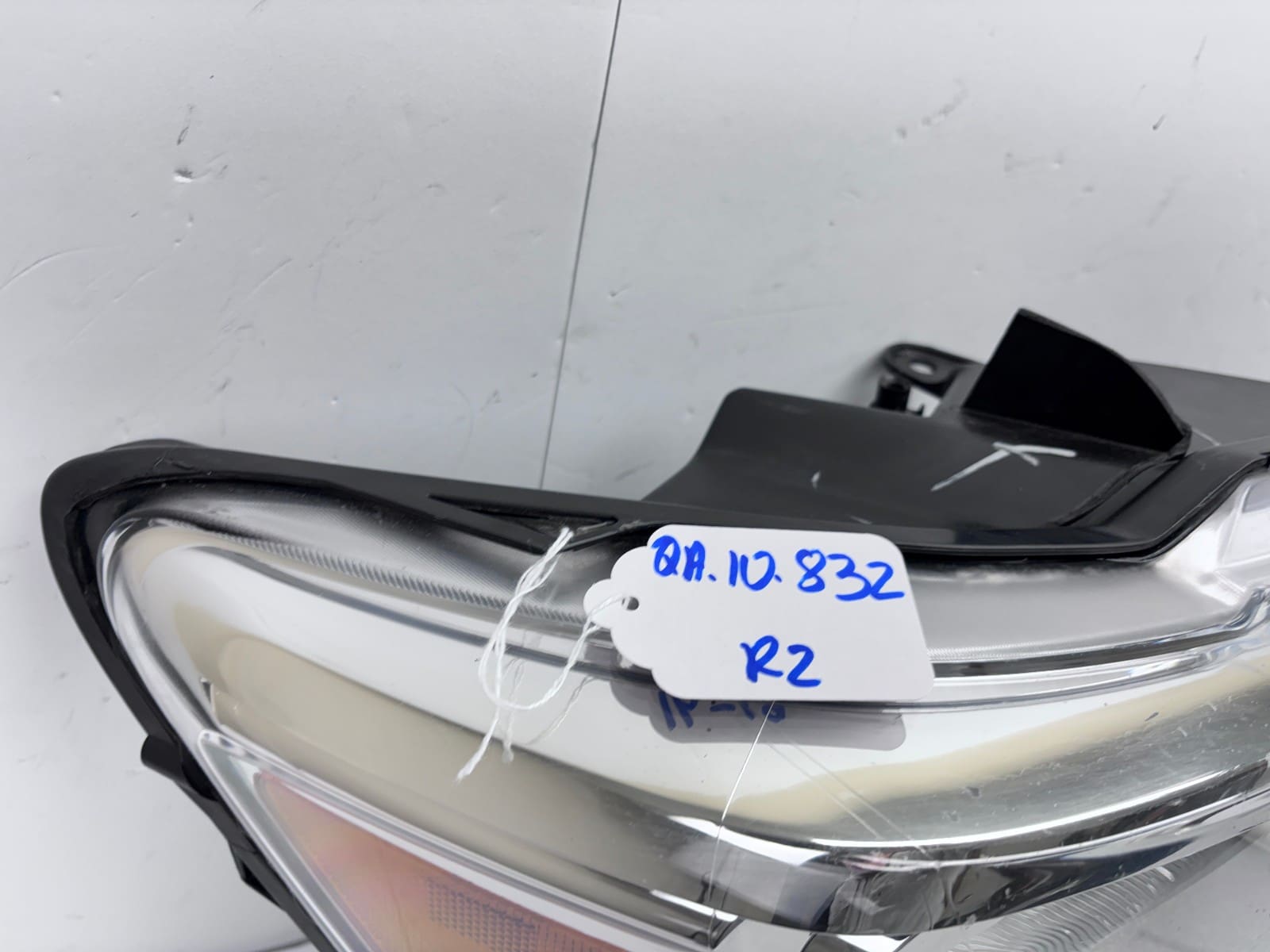 2016-19 Nissan Titan Halogen Front Right OEM Headlight 26010-EZ21A - Image 16