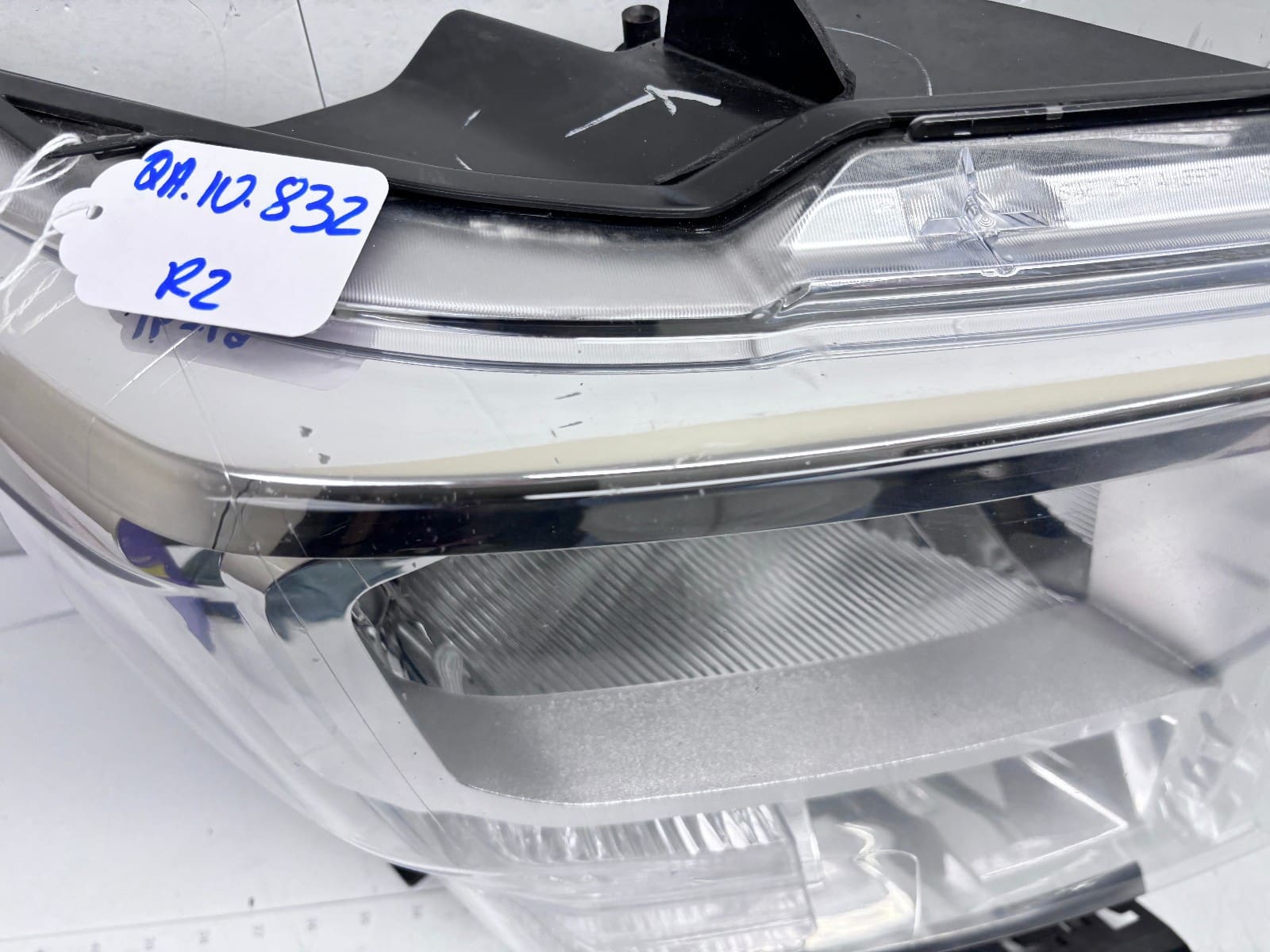 2016-19 Nissan Titan Halogen Front Right OEM Headlight 26010-EZ21A - Image 17