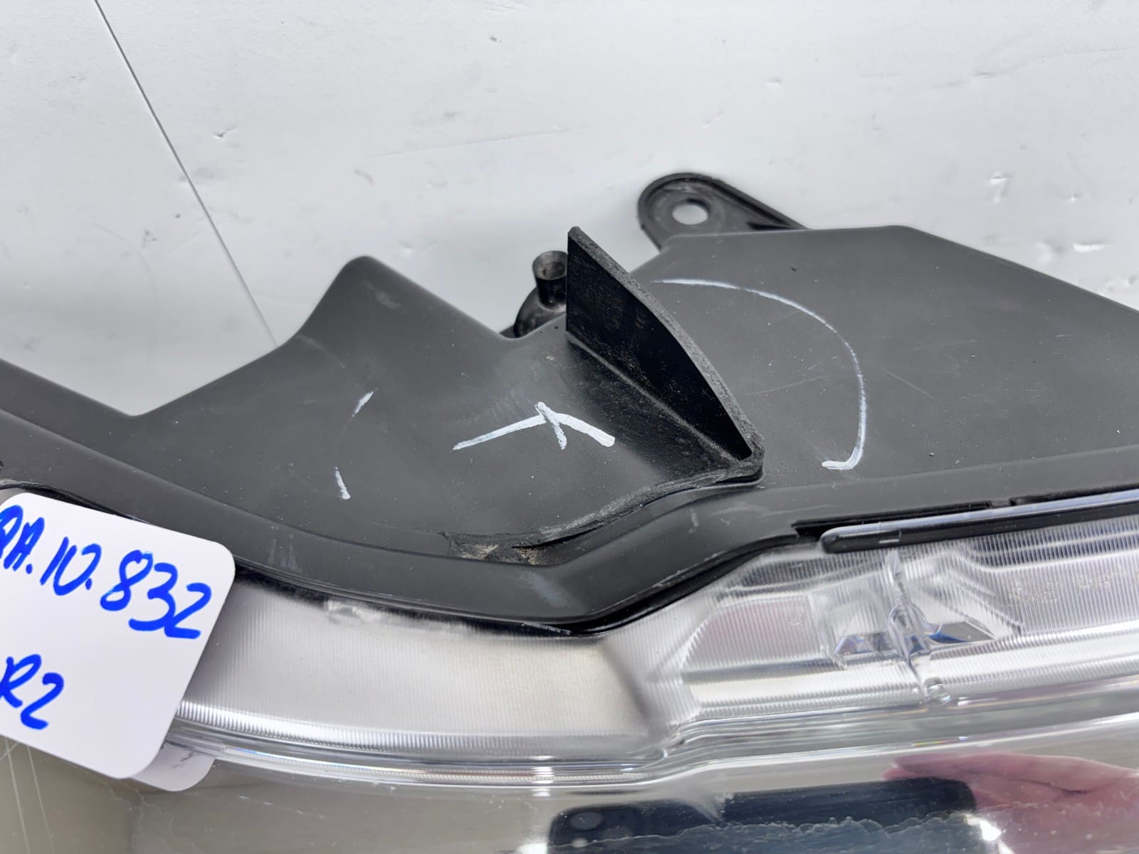 2016-19 Nissan Titan Halogen Front Right OEM Headlight 26010-EZ21A - Image 18
