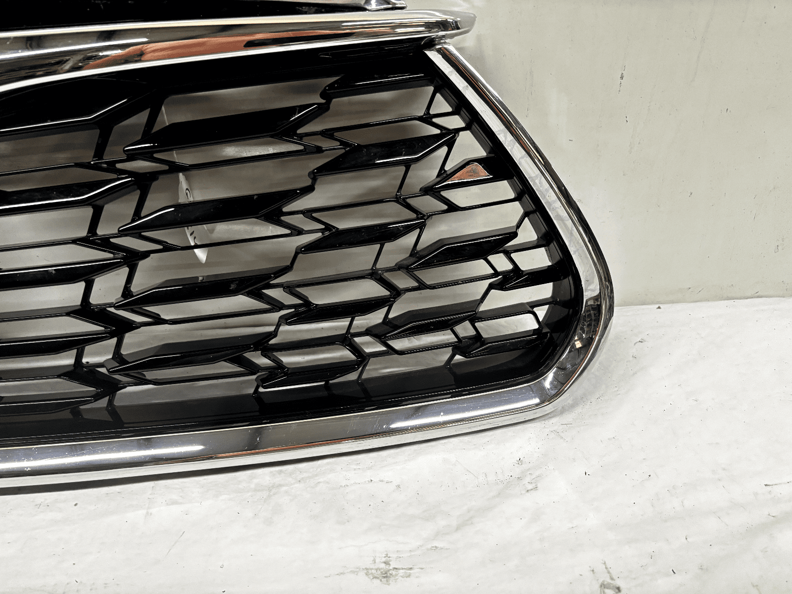 53111-0E250 2020-22 Toyota Highlander Chrome Front OEM Grille For Camera - Image 2