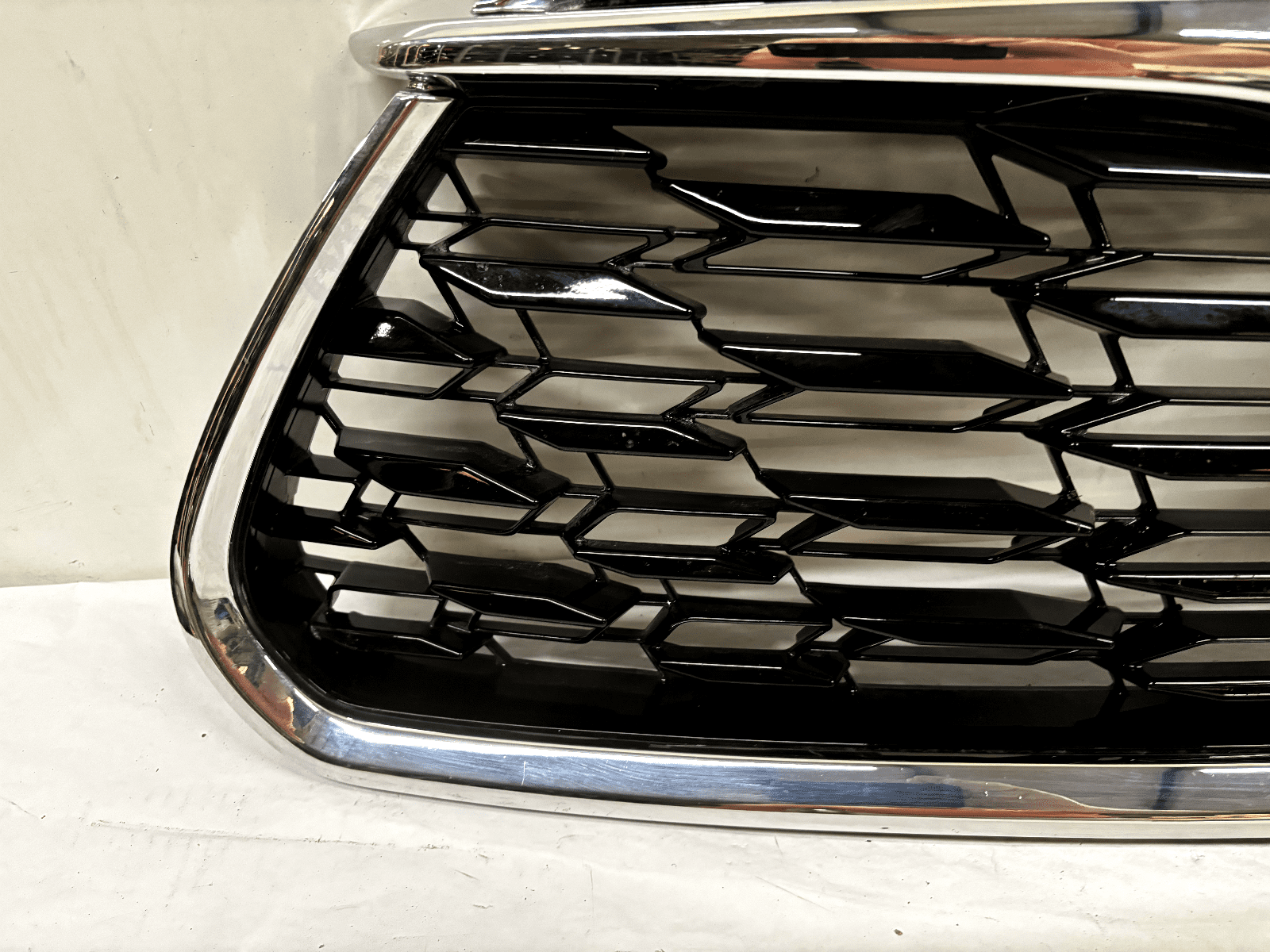 53111-0E250 2020-22 Toyota Highlander Chrome Front OEM Grille For Camera - Image 8