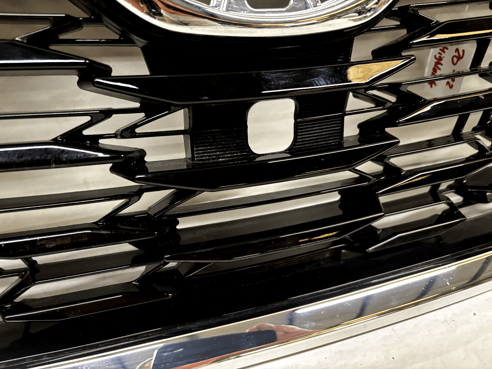 53111-0E250 2020-22 Toyota Highlander Chrome Front OEM Grille For Camera - Image 9