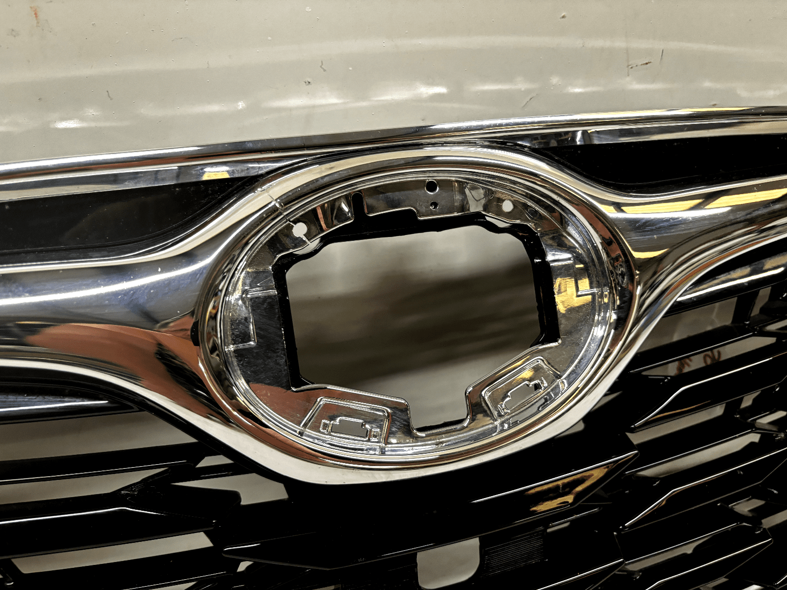 53111-0E250 2020-22 Toyota Highlander Chrome Front OEM Grille For Camera - Image 10
