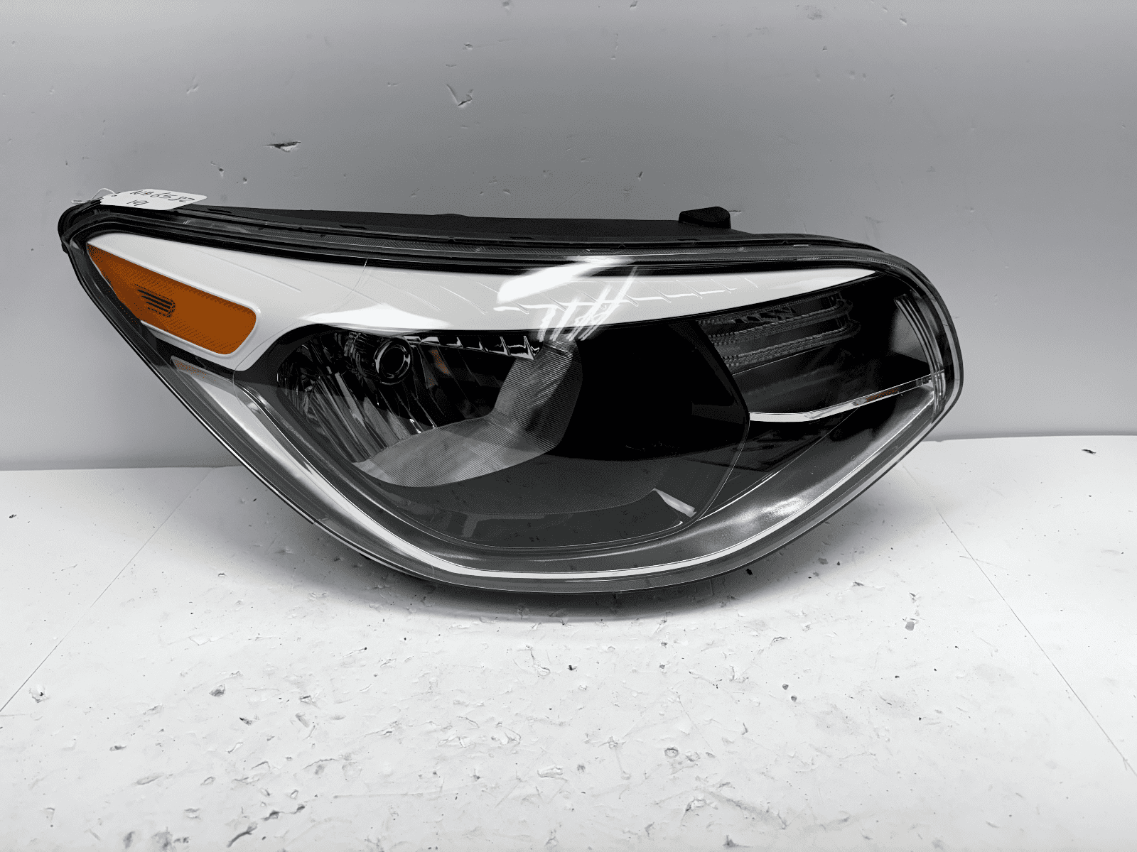 2014-2019 Kia Soul Halogen Front Right OEM Headlight