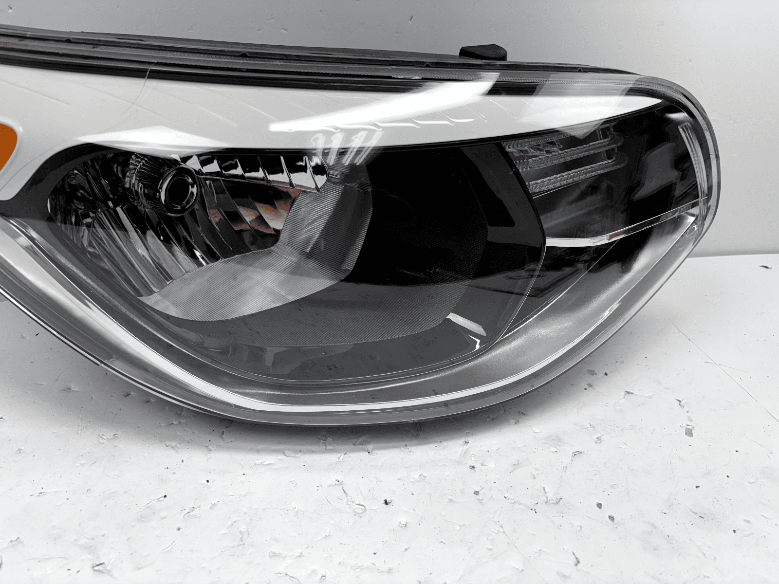 2014-2019 Kia Soul Halogen Front Right OEM Headlight - Image 4