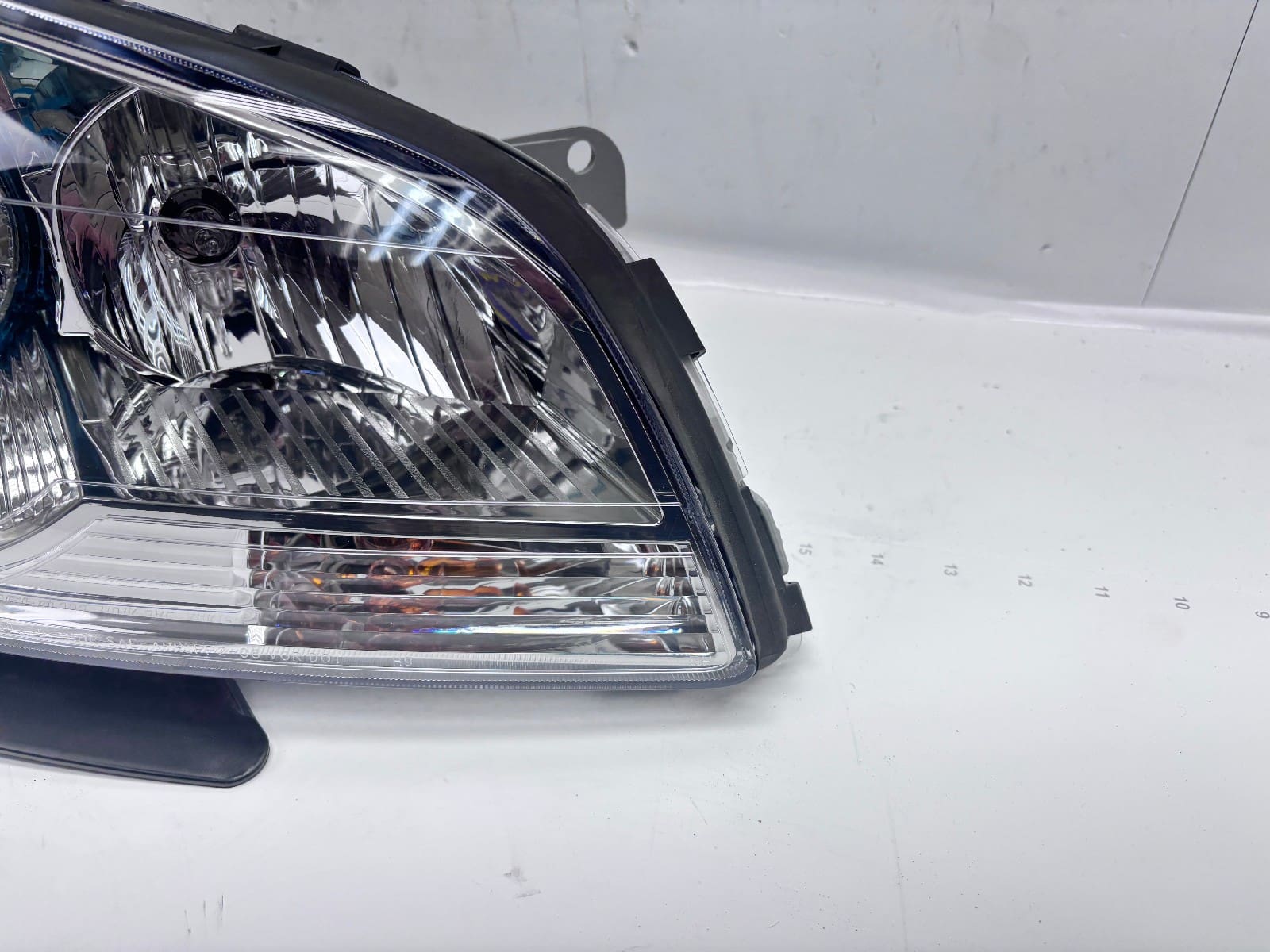 2008-12 Chevy Malibu Halogen Front Right CAPA Headlight 22897126 - Image 3