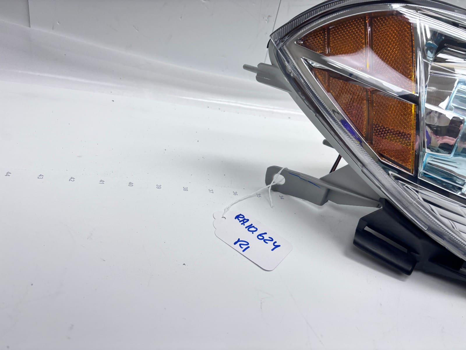 2008-12 Chevy Malibu Halogen Front Right CAPA Headlight 22897126 - Image 11