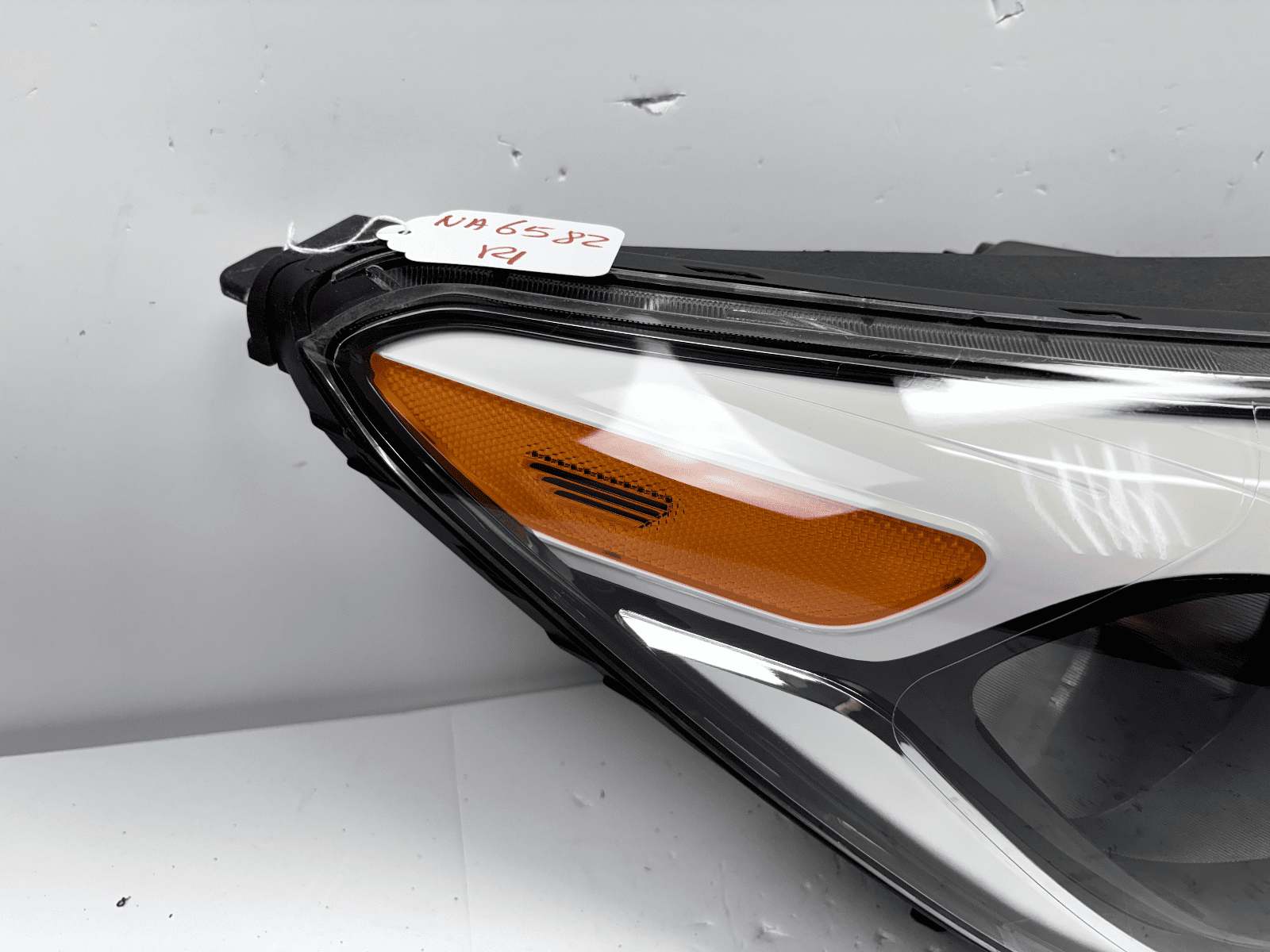 2014-2019 Kia Soul Halogen Front Right OEM Headlight - Image 8