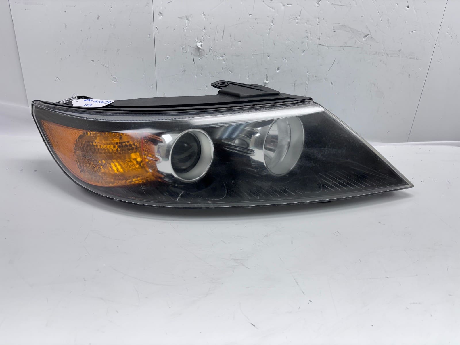 2011-13 Kia Sorento Halogen Front Right OEM Headlight 92102-14200