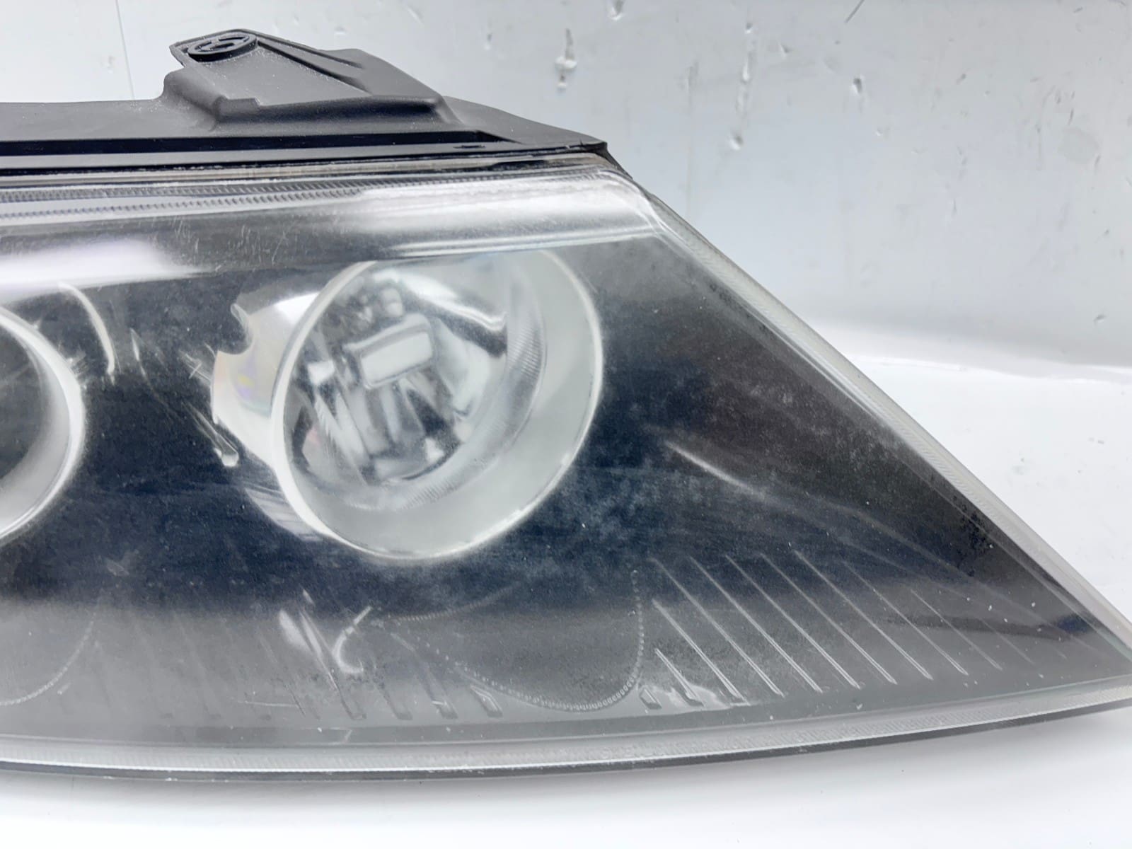 2011-13 Kia Sorento Halogen Front Right OEM Headlight 92102-14200 - Image 4