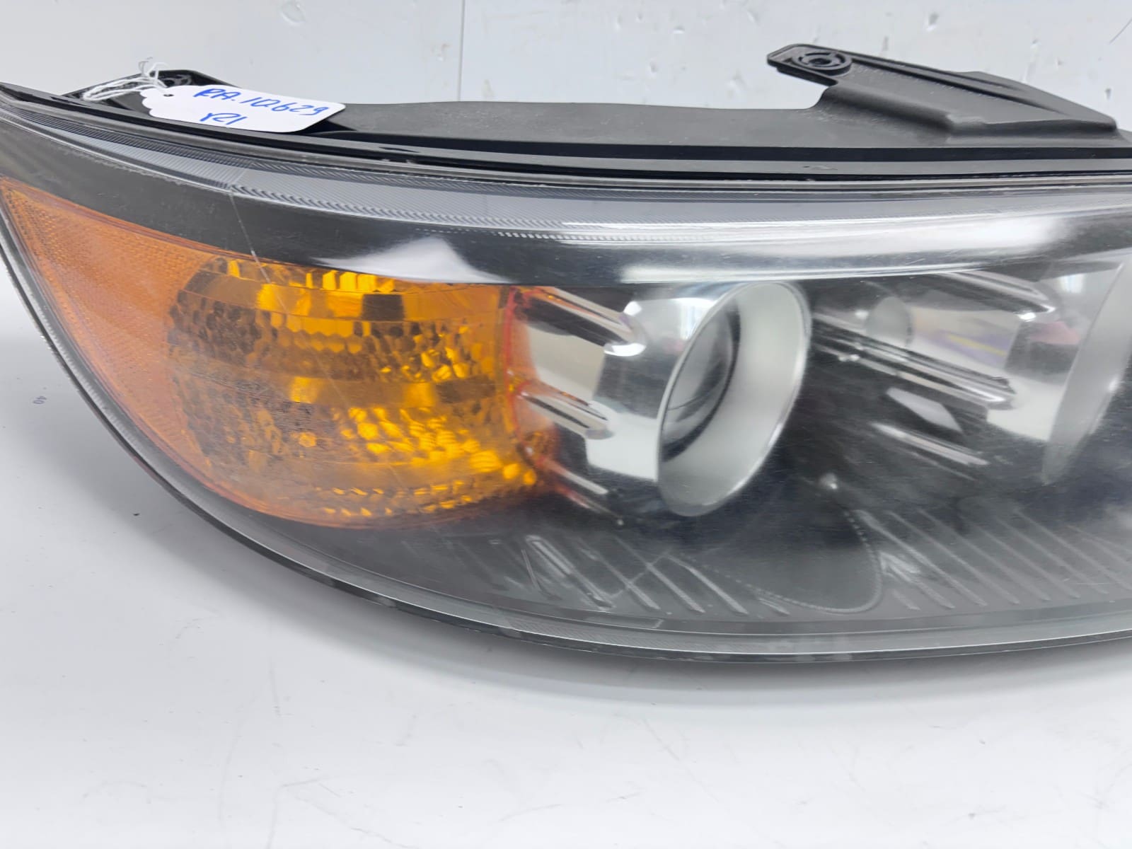 2011-13 Kia Sorento Halogen Front Right OEM Headlight 92102-14200 - Image 9