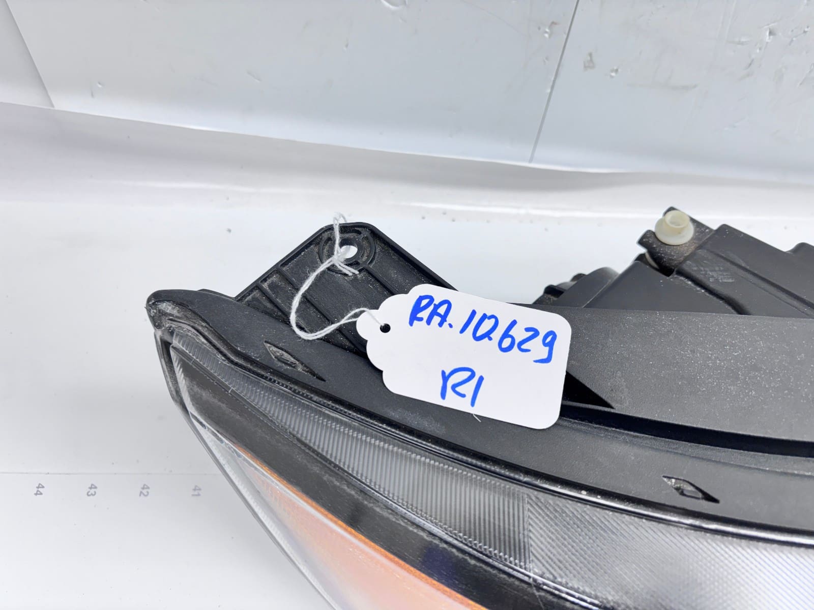 2011-13 Kia Sorento Halogen Front Right OEM Headlight 92102-14200 - Image 14