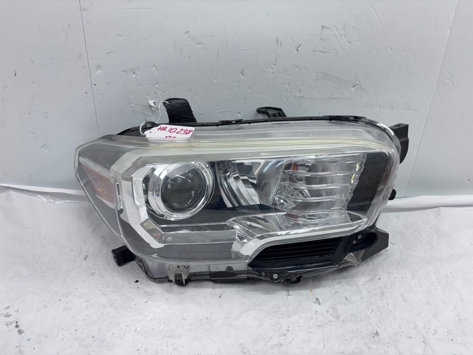 Toyota Tacoma Right Front Halogen OEM Headlight 2016-2022 Used OE-Certified
