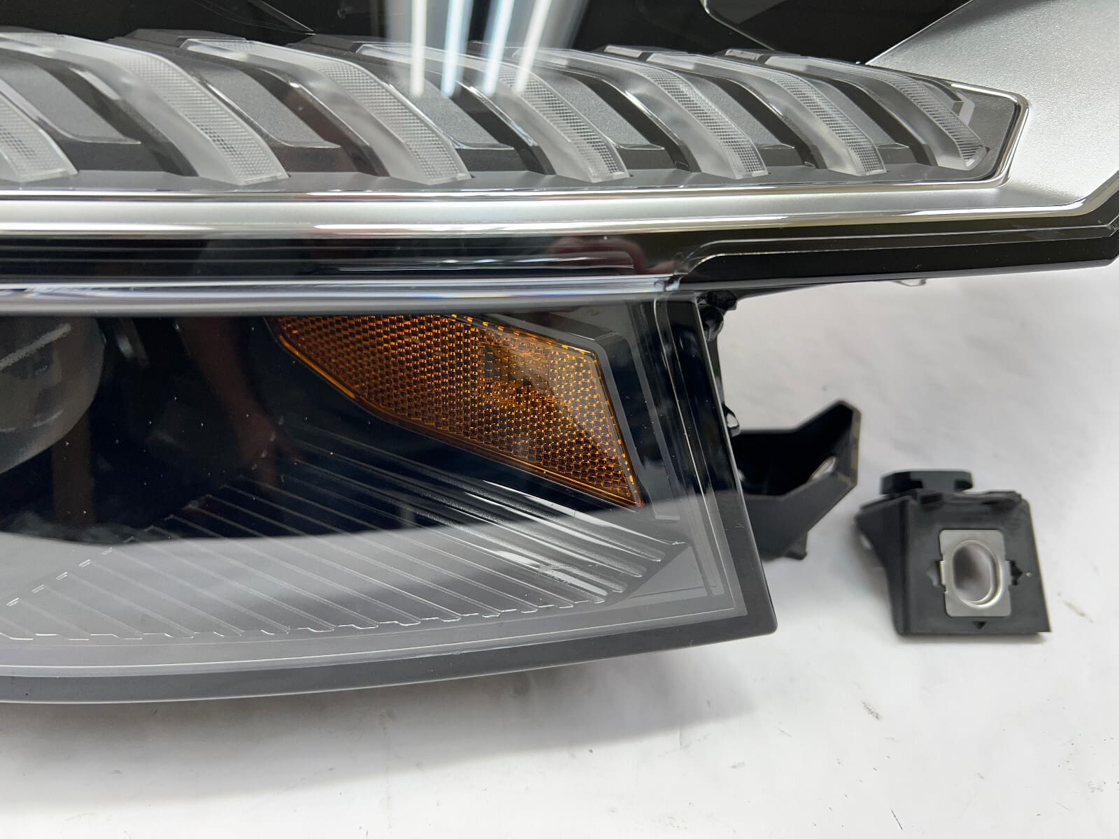2019-2023 Audi Q8 SQ8 RSQ8 Matrix Right OEM Headlight 4m8941036b - Image 2